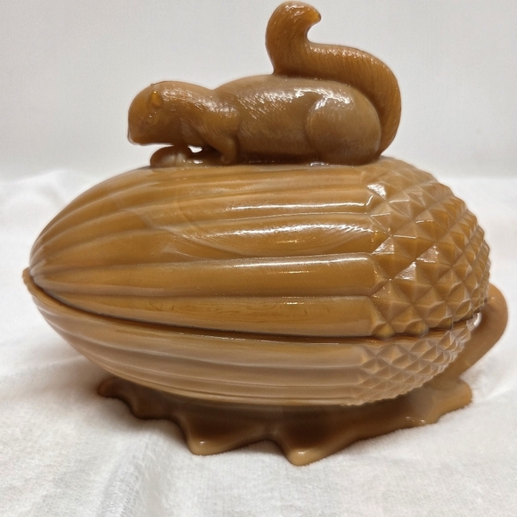 L.E. Smith Other - SOLD   L.E. Smith Caramel Slag Glass Squirrel Acorn Covered Candy / Trinket Dish